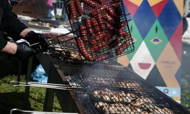 Τσικνοπέμπτη σήμερα: Πότε «πέφτει» Καθαρά Δευτέρα και Πάσχα - Όλες οι ημερομηνίες