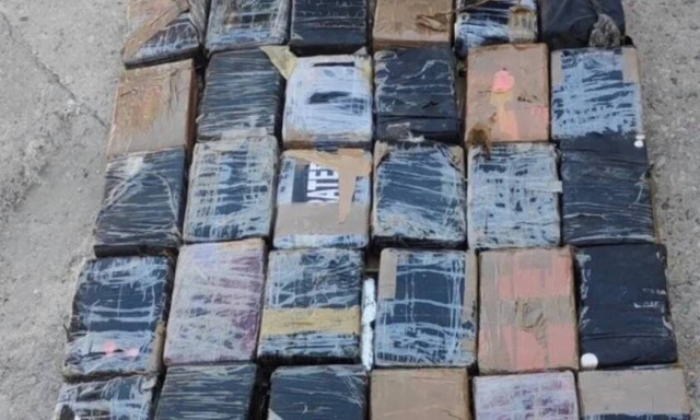 Βρήκαν ποσότητα - μαμούθ κοκαΐνης στον Πειραιά - Την έκρυβαν σε... μπανάνες