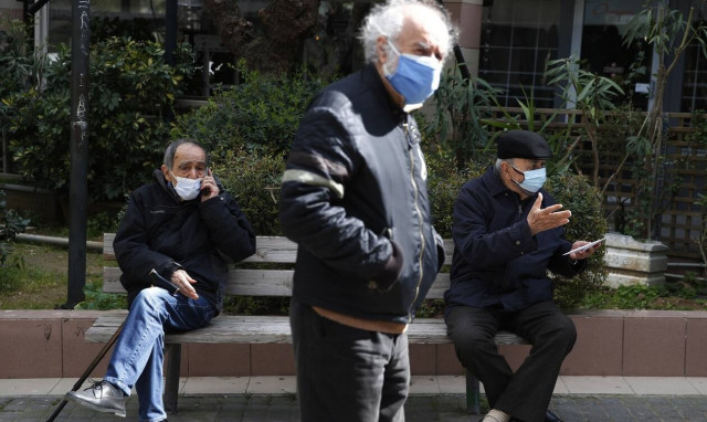 Συντάξεις: Αυξήσεις και αναδρομικά - Ποιοι και πόσα θα πάρουν (ΠΙΝΑΚΑΣ)