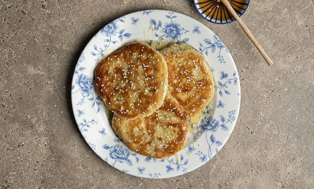 Συνταγή για λαχταριστό τηγανόψωμο με φέτα από τον Άκη Πετρετζίκη!