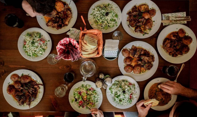 Top10: Δέκα τρόποι για να περιορίσουμε την ποσότητα φαγητού που καταλήγει στον κάδο απορριμμάτων