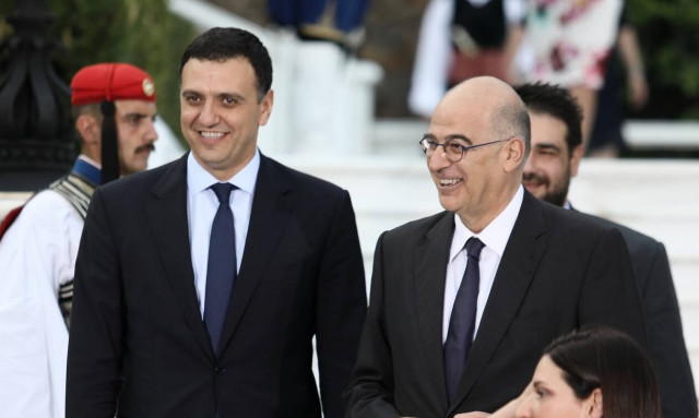 Δημοσκόπηση MRB: Δένδιας και Κικίλιας οι πιο δημοφιλείς υπουργοί