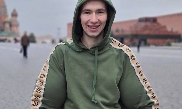 Ο Ρώσος «Ποπάι» έκανε εγχείρηση για να μικρύνει τα μπράτσα του (pics+vid)