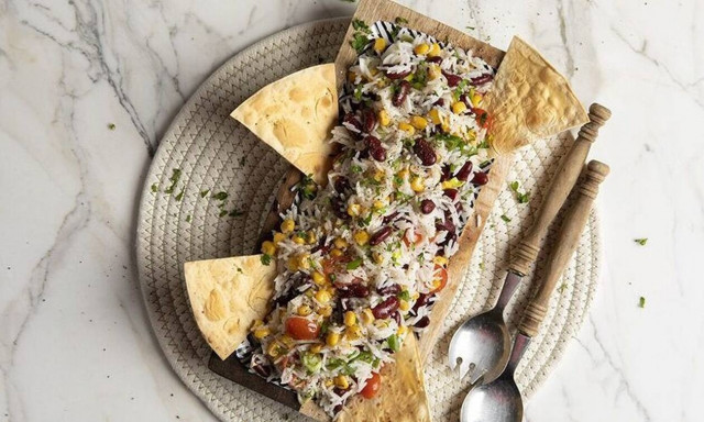 Πανεύκολη συνταγή για μεξικάνικη σαλάτα από τον Άκη Πετρετζίκη