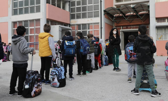 Σχολεία: Τα σενάρια για παράταση σχολικού έτους, περικοπή της ύλης και προαγωγικές εξετάσεις