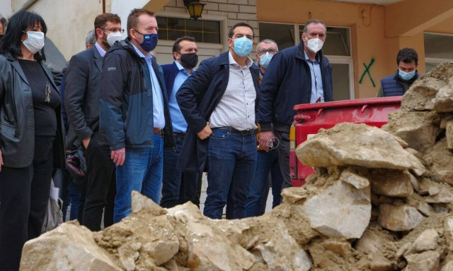 Τσίπρας από Ελασσόνα: Άμεσα αποζημιώσεις, εμβολιασμός των πληγέντων και εξάμηνη φορολογική απαλλαγή