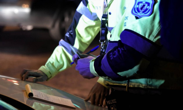 Lockdown: Μπλόκα της ΕΛ.ΑΣ. σε κεντρικούς δρόμους της Αττικής - Καθολικοί έλεγχοι