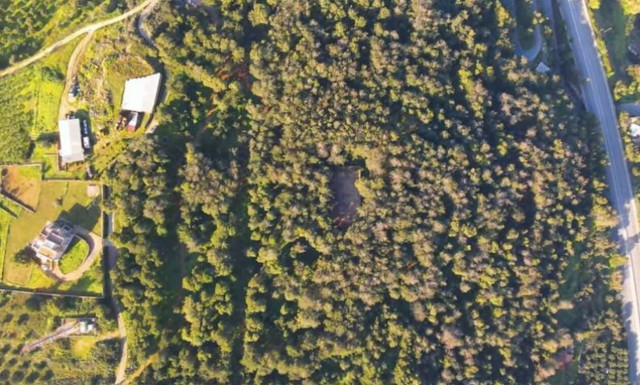 Η πόλη της Ελλάδας που «πνίγεται» από τη θάλασσα και το πράσινο! (vid)