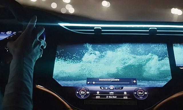 Δείτε την απίστευτη «Hyperscreen» της Mercedes EQS (vid)