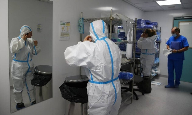 Πολεμικό σκηνικό στα νοσοκομεία της Αττικής: Μόλις 32 διαθέσιμες ΜΕΘ, ενώ αυξάνονται οι εισαγωγές