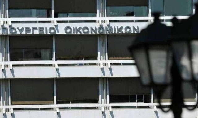 Στο τραπέζι το «κούρεμα» πέντε φόρων