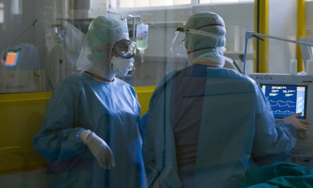 Κορονοϊός: Δραματική κατάσταση στα νοσοκομεία - Σχέδιο μεταφοράς ασθενών απο την Αθήνα στην επαρχία