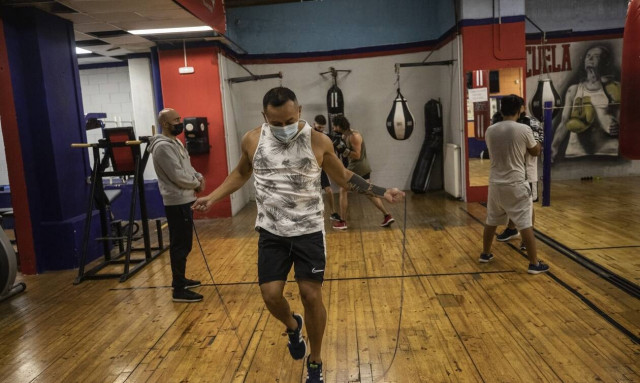 Κορονοϊός-έρευνα: Ασφαλής η χρήση μάσκας για τους υγιείς κατά την έντονη άσκηση