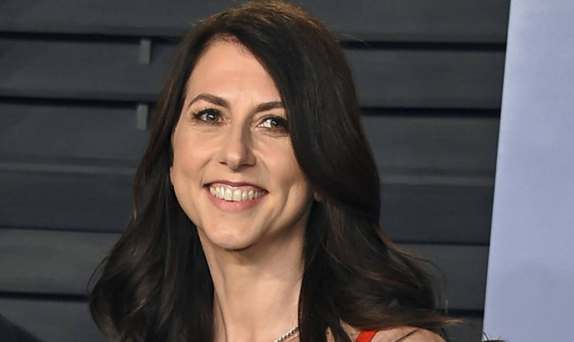 Μακένζι Σκοτ: Ξαναπαντρεύτηκε η «πρώην» του Τζεφ Μπέζος, του πλουσιότερου ανθρώπου στον κόσμο