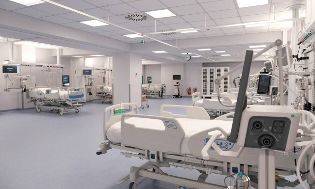 Νοσοκομεία σε εμπόλεμη κατάσταση: Διασωληνωμένοι σε θαλάμους εκτός ΜΕΘ - Στην αναμονή για μια κλίνη