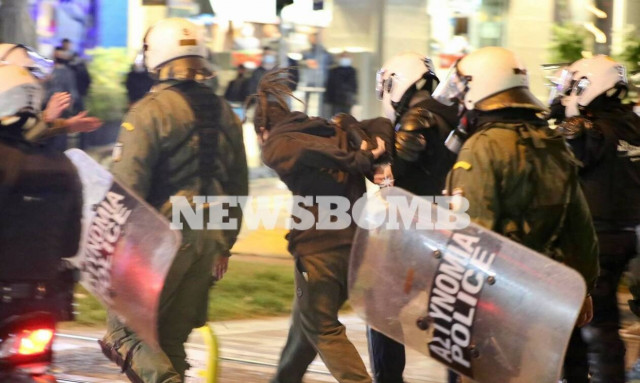 Νέα Σμύρνη: Προσαγωγές μετά τα επεισόδια - Μεγάλες ζημιές σε αυτοκίνητα και καταστήματα