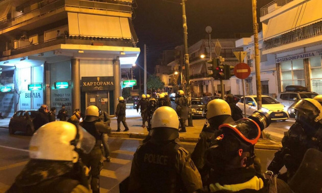 Νίκαια:  Βίντεο και φωτογραφίες από τα επεισόδια μετά την συγκέντρωση για την αστυνομική βία