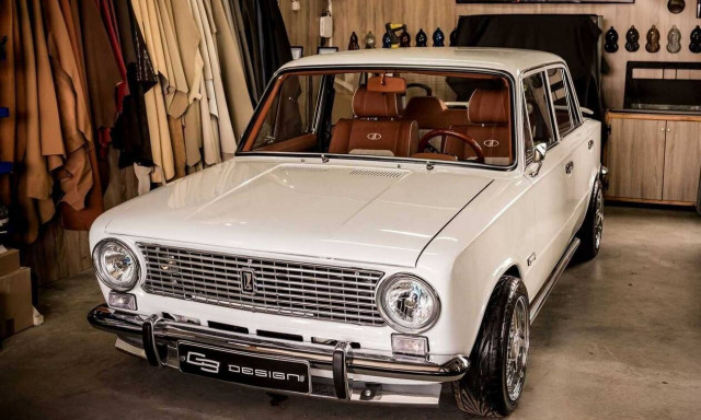 Αυτό το Lada έχει εσωτερικό πολυτελέστατης λιμουζίνας 