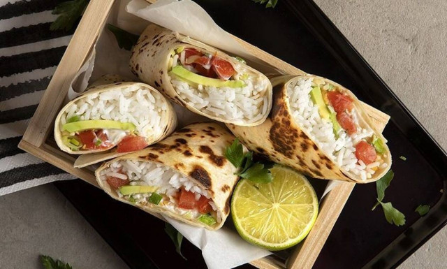 Άκης Πετρετζίκης: Vegetarian burrito