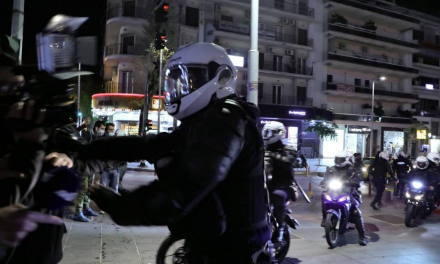 Νέα Σμύρνη: Τα βίντεο που εκθέτουν την ΕΛΑΣ