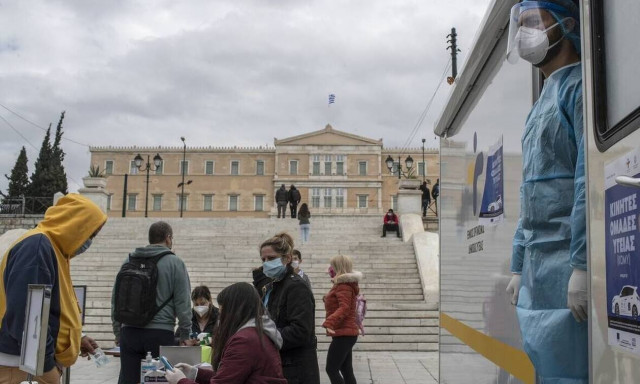 Κορονοϊός - Δερμιτζάκης: Με 3.200 κρούσματα κανείς δεν σκέφτεται χαλάρωση μέτρων