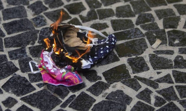 Κορoνοϊός - Μυτιλήνη: Συνελήφθη καθηγήτρια αρνήτρια μάσκας