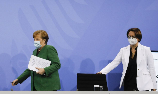 Γερμανία: Το σκάνδαλο με τις μάσκες που «καίει» την κυβέρνηση Μέρκελ