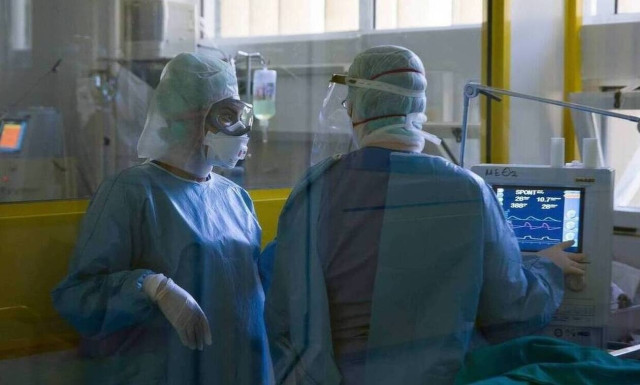 Τζανάκης στο Newsbomb.gr: Κρίσιμο 10ημερο – Φόβοι για 600 διασωληνωμένους σε λίγες ημέρες