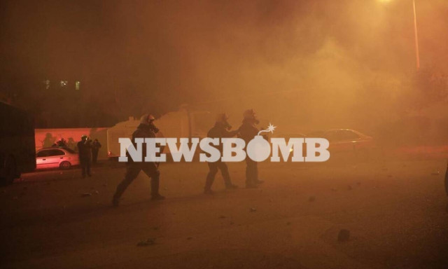 Ten protestors arrested, five police officers injured during clashes in Nea Smyrni