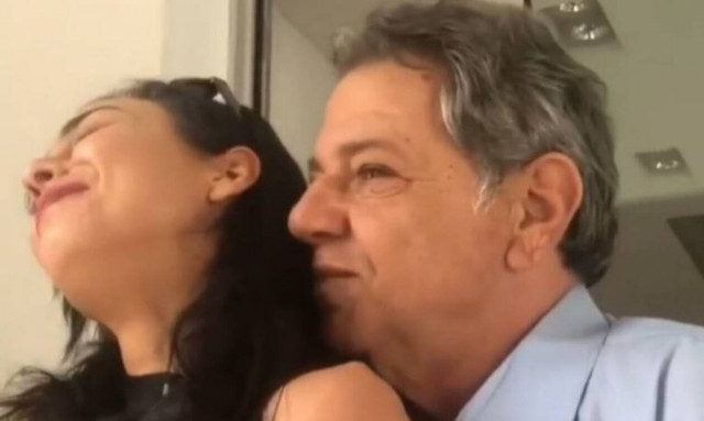 Τρυφερό βίντεο: Ο Γιώργος Παρτσαλάκης ψιθυρίζει στο αυτί της Σμαράγδας 