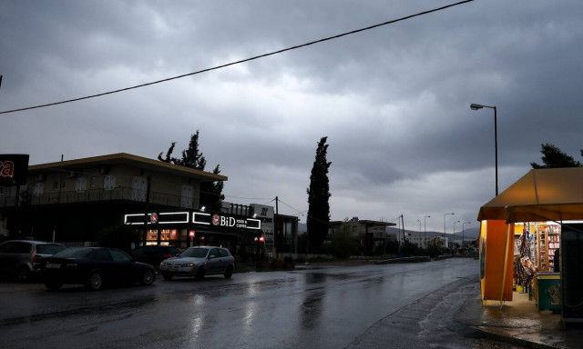 Αλλάζει ο καιρός: Έρχονται βροχές και καταιγίδες - Έντονα φαινόμενα σε αρκετές περιοχές