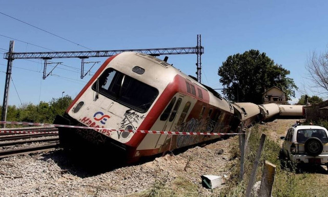 Train derails at Aghios Andreas station in Patras, no injuries reported