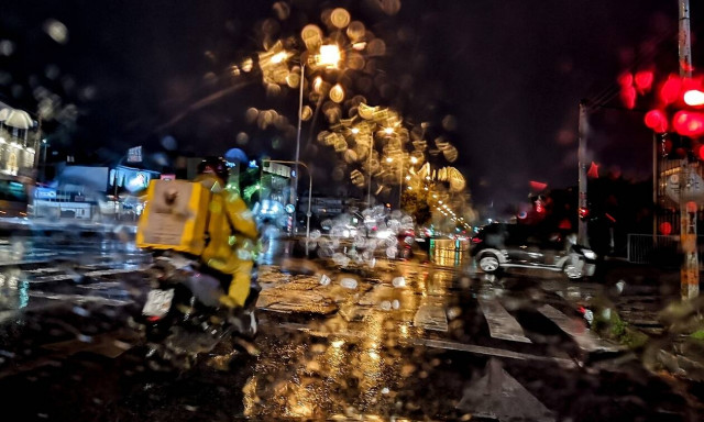 Καιρός ΤΩΡΑ: «Μάρτης – γδάρτης»! Τσουχτερό κρύο στην Αθήνα – Θυελλώδεις βοριάδες στο Αιγαίο