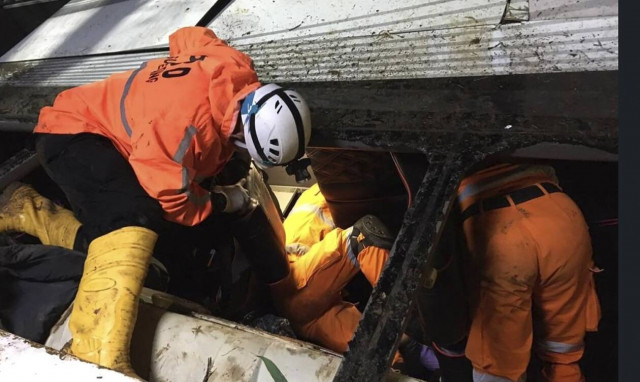 Ινδονησία: 27 νεκροί από πτώση λεωφορείου σε χαράδρα