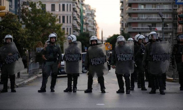 Μπαλάσκας: Δεν απαγορεύεται το σιδερένιο γκλομπ στους αστυνομικούς
