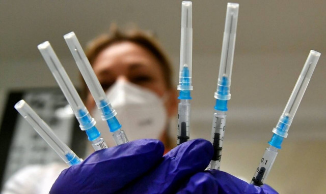 Κορονοϊός: Δύο νέες ανεπιθύμητες ενέργειες για το εμβόλιο της Pfizer/Biontech 