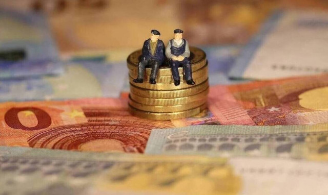 Εκκρεμείς συντάξεις: Ξεκίνησαν οι αιτήσεις - Τα ποσά και τα αναδρομικά των συνταξιούχων 