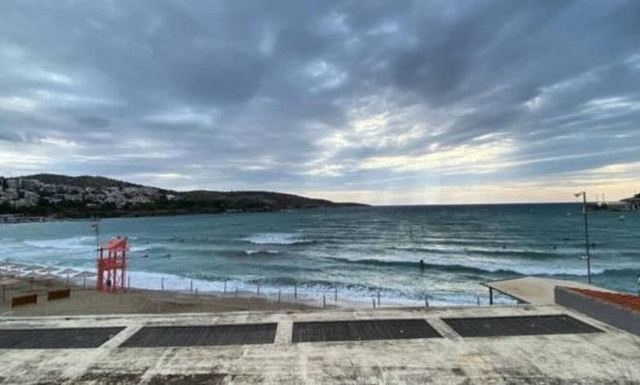 Βουλιαγμένη: Έκοψε τα δέντρα για να βλέπει την παραλία - Απίστευτες εικόνες