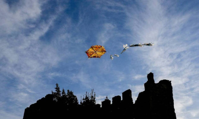 Καιρός Καθαρά Δευτέρα: Με βροχές και καταιγίδες το πέταγμα του χαρταετού - Επιστρέφει ο χειμώνας