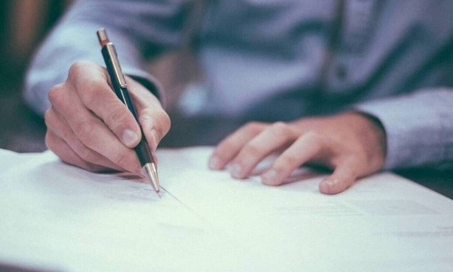 Επιδότηση πάγιων δαπανών: Voucher αντί για μετρητά - Αποκλείονται 130.000 επιχειρήσεις 