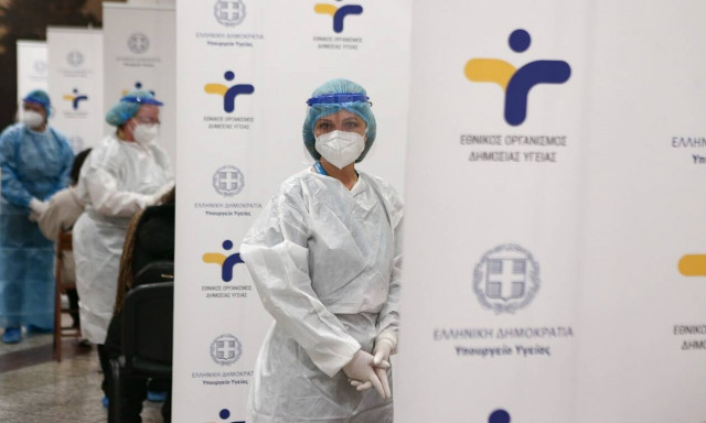 Κρούσματα σήμερα: Αγωνία για τις ανακοινώσεις του ΕΟΔΥ - Δεν φαίνεται μείωση του ιικού φορτίου