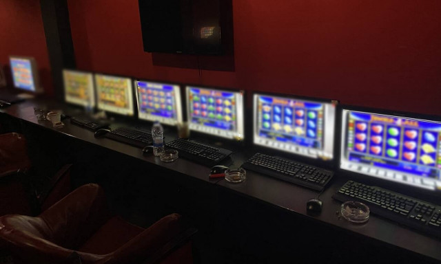 Νέες συλλήψεις από την ΕΛ.ΑΣ. για παράνομο τζόγο στην Αθήνα - Πρόστιμα για παράβαση των μέτρων