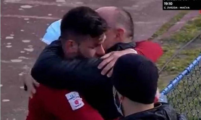 Κορονοϊός: Συγκλονιστική στιγμή – Αφιέρωσε τη νίκη στον άρρωστο πατέρα του (video)