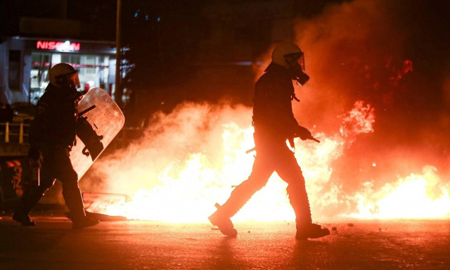 Δημοσκόπηση: Ποιος φταίει για τα επεισόδια της Νέας Σμύρνης - Πόσο «βαθμολογούν» την ΕΛ.ΑΣ.