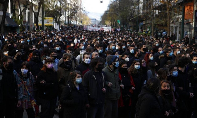 Κορονοϊός - Εξαδάκτυλος: Δεν μπορεί να λέμε «κηδεία έως 9 άτομα» και στην πορεία να είναι 9.000!