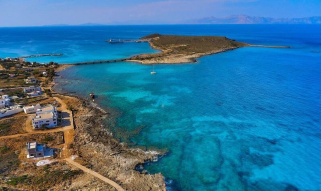 Σύγκρουση πλοίων: Παραμένουν στα ανοικτά των Κυθήρων τα δυο φορτηγά