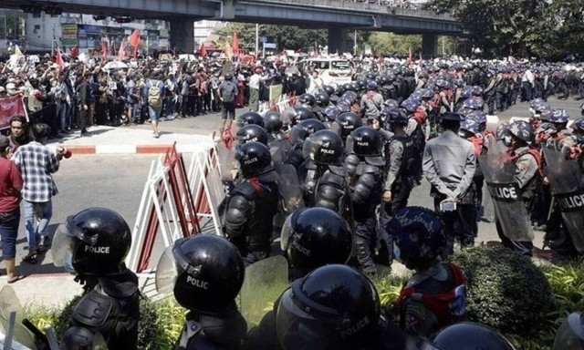 Μιανμάρ: 12 ακόμα νεκροί στις διαδηλώσεις κατά του πραξικοπήματος