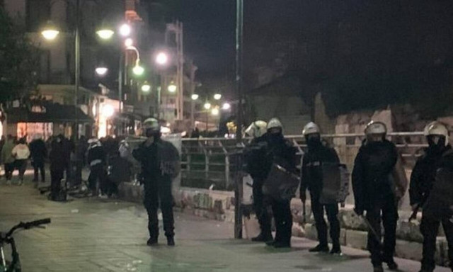 Ολυμπιακός: Επεισόδια κατά την άφιξη στη Λάρισα (photos)