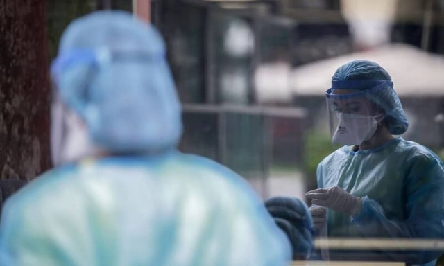 Greece confirms 1,626 new coronavirus infections on Sunday; 564 in ICUs	