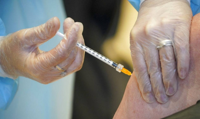 Ιταλία: Απορρίφθηκε παρτίδα εμβολίων της AstraZeneca μετά τον θάνατο μιας εκπαιδευτικού